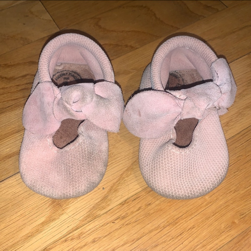 Freshly Picked Suede Blush Soft Sole Bow Moccasin Size 3